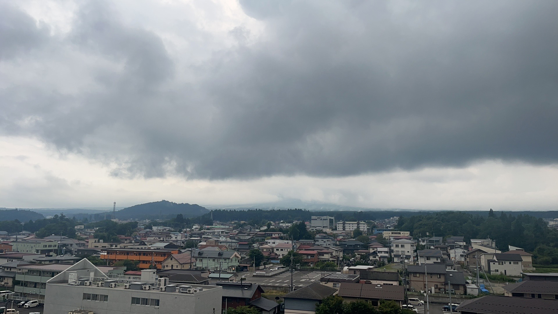 富士山下,看山不见山